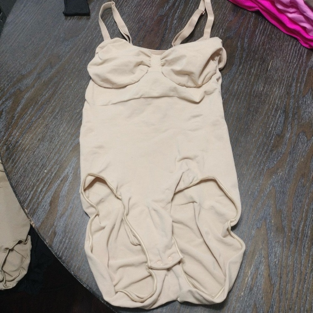 Skims Sculpting Bodysuit 2X/3X Sand Color (Worn Once) Plus Size Shapewear